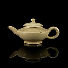 A Charming Tea Pot of Qing Dynasty