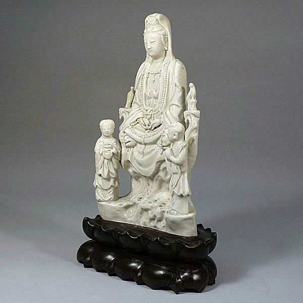 A Triad Blac De Chine Guanyin Statue of Qing Dynasty