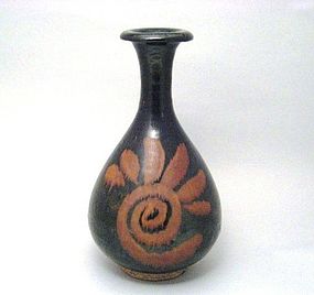 A Beautiful Yuhuchun Vase of Jin Dynasty