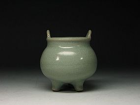 A Lovely Celadon Tripod Censer of S. Song Dynasty