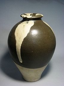 A Magnificent Covered Jar of Tang Dynasty, 8th-9th C.