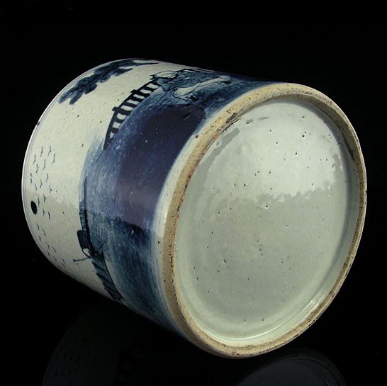 A Handsome Blue and White Brushpot with Casual Image
