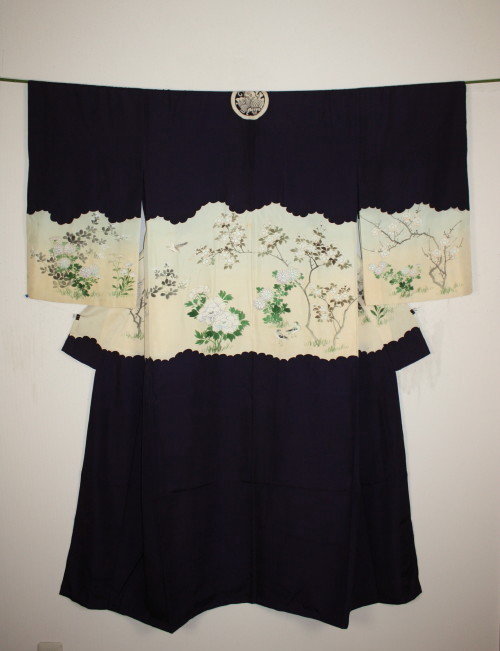 Japanese silk meiji katsugi-Kimono with the family coat