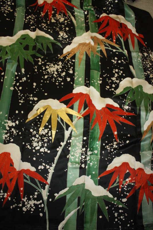 Beautiful silk rinzu gorgeous kabuki kimono yuzen-dye embroidery