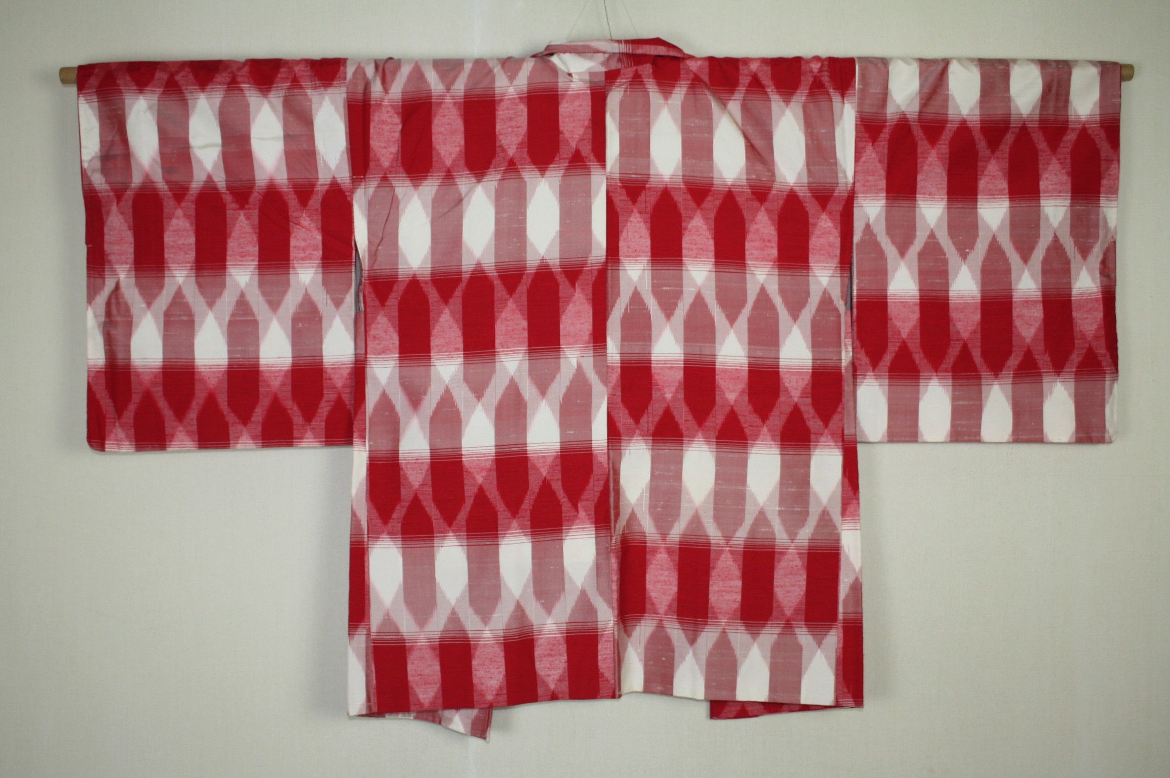 Japanese vintag Very charming red &amp; white geometric silk haori jacket