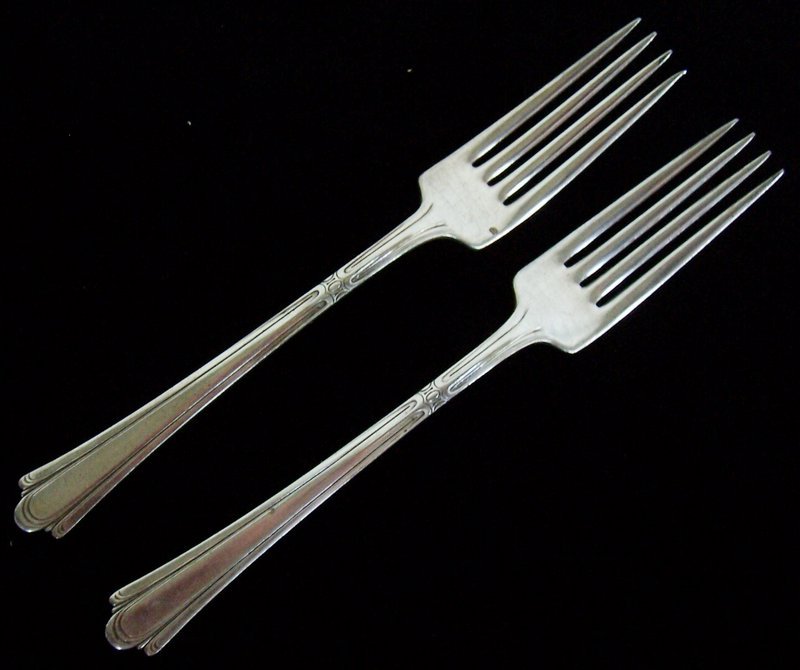 Wallace Silver Plate 2 Forks Iris 1936 Luxor Plate