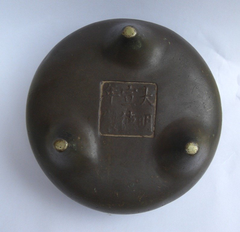 19th Century Chinese Bronze Censer , Xuande mark 12,7cm