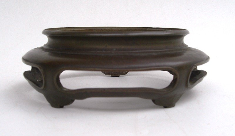 A Chinese Bronze Stand Censer (6)
