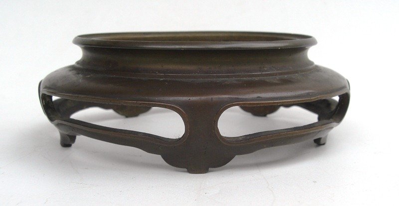 A Chinese Bronze Stand Censer (6)