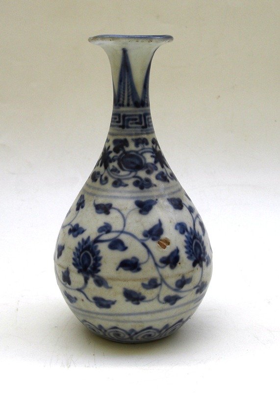 Ming 16th Century Blue And White Vase