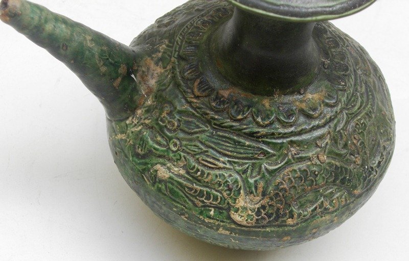 15th-16th Century Sancai Glaze Kendi With Dragon Motive