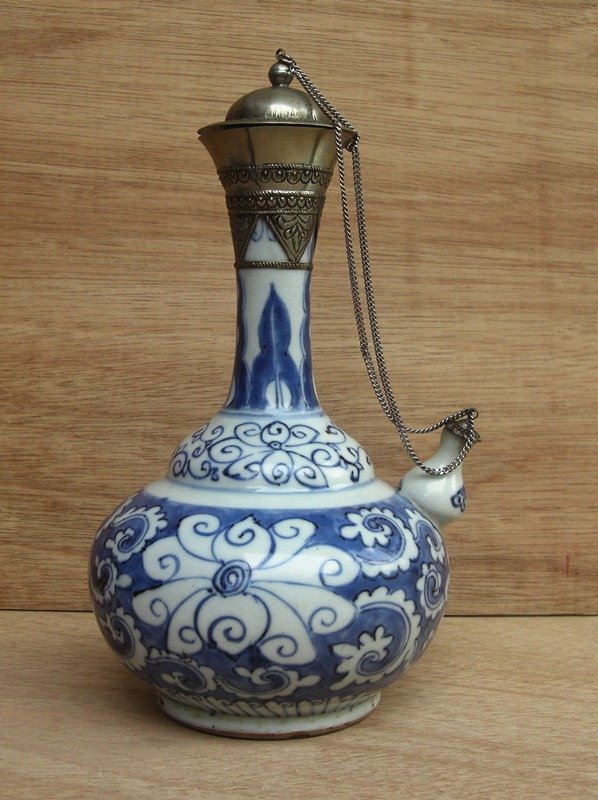 17th Century Blue And White Kendi