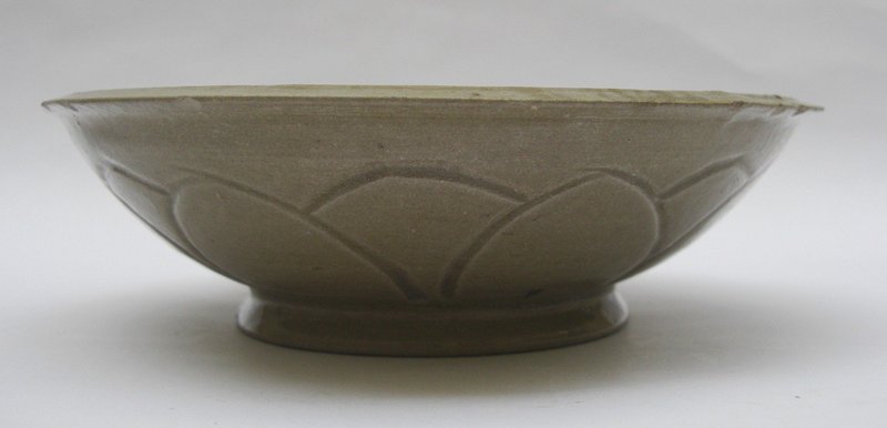 Five Dynasties Yue Bowl With Lotus Pattern