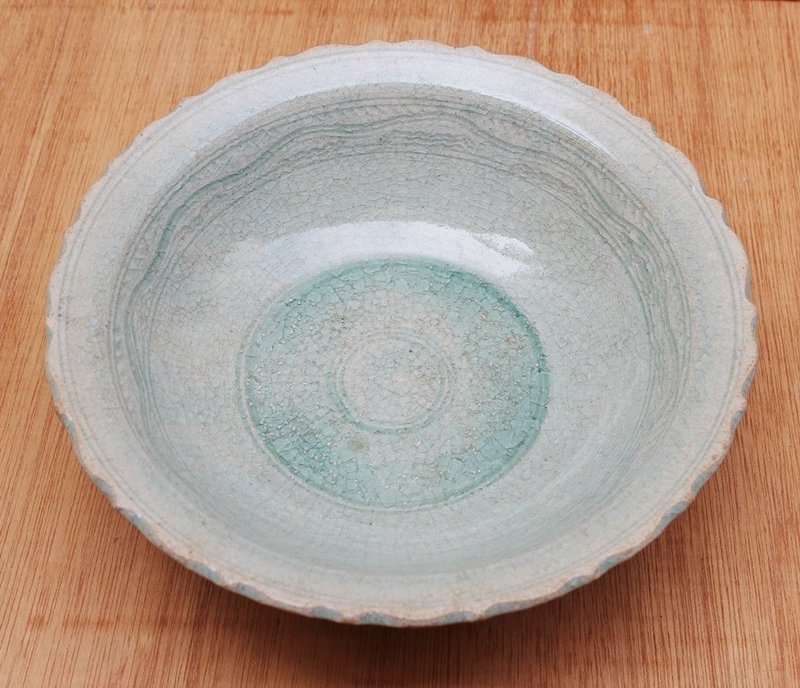 Fine Sawankhalok Large Bowl with Bluish Green Glaze