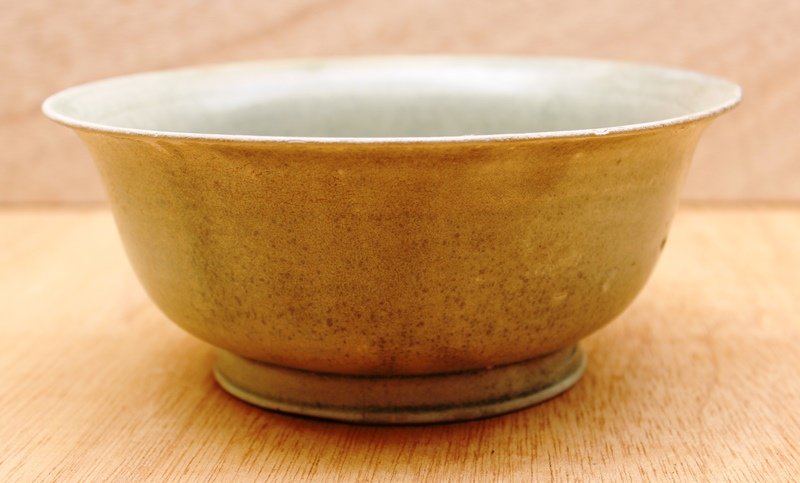 Five Dynasties Yue Mise Bowl With Flower Motive