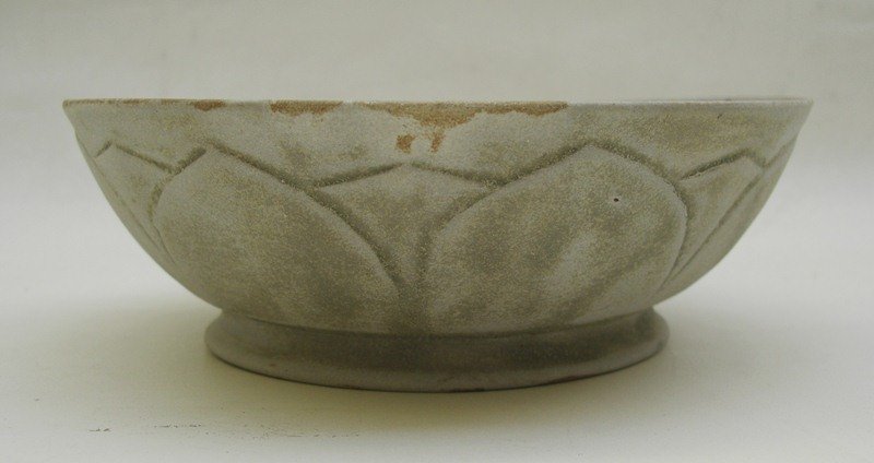 Five Dynasties Yue Bowl With  Lotus