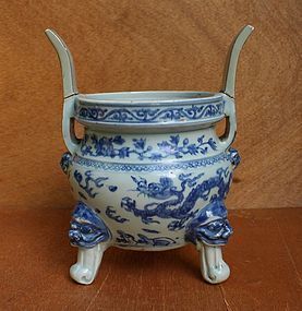 A Rare Ming B/W Tripod Censer, Zhengde/Jiajing Period