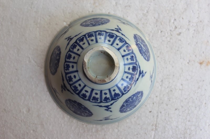 Chinese Ming Dynasty Blue and White Stem Bowl