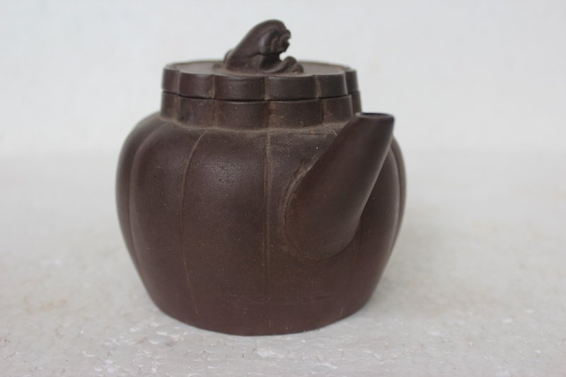 Chinese Yixing Teapot (119)