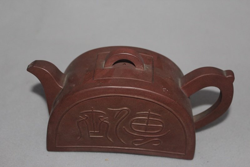 Chinese Yixing Zisha Teapot (132)