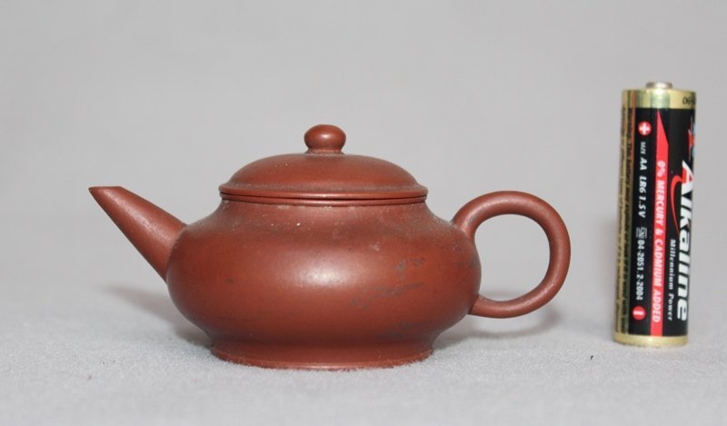 Chinese Yixing Zisha Teapot (135)