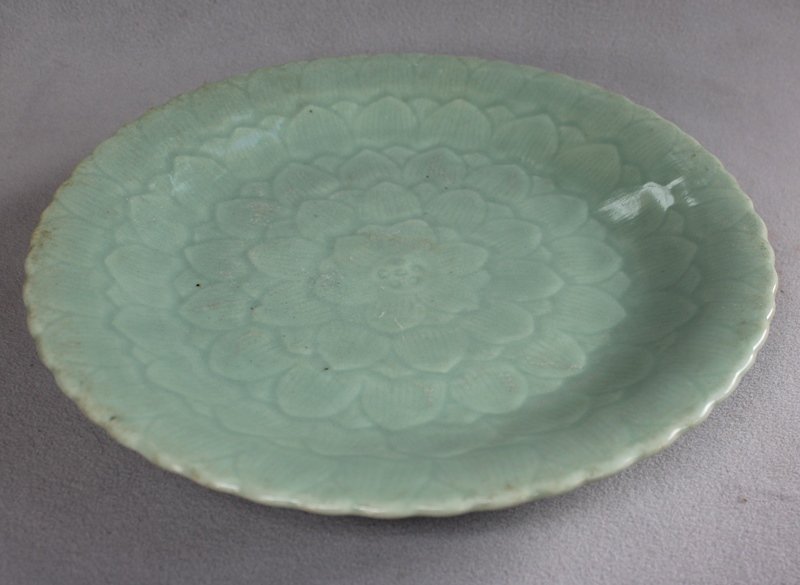 Nice Chinese Celadon Glazed Dish with Lotus flower pattern,Qing dynst