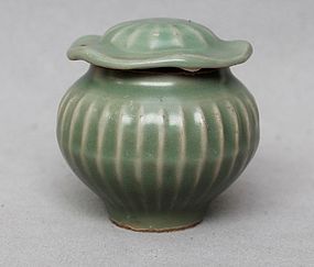 Chinese Yuan Dynasty Longquan Celadon Jar and Cover