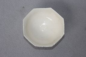 Chinese Song Dynasty White Glazed Octagonal Bowl