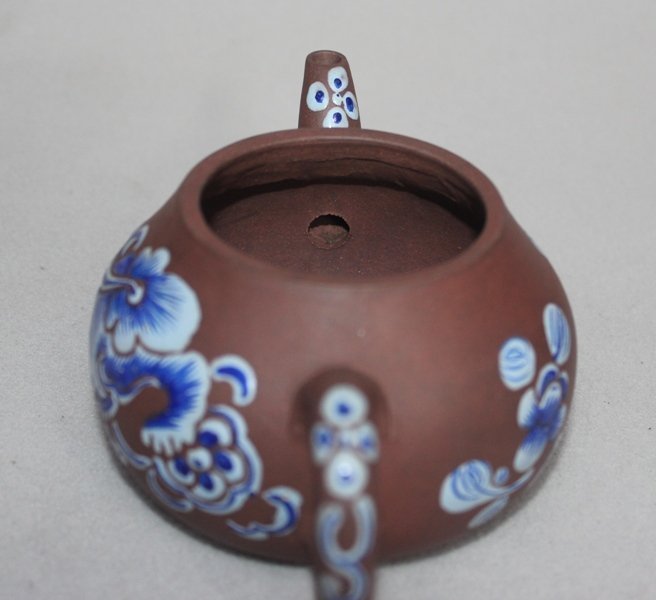 Chinese Yixing Zisha Teapot (147)