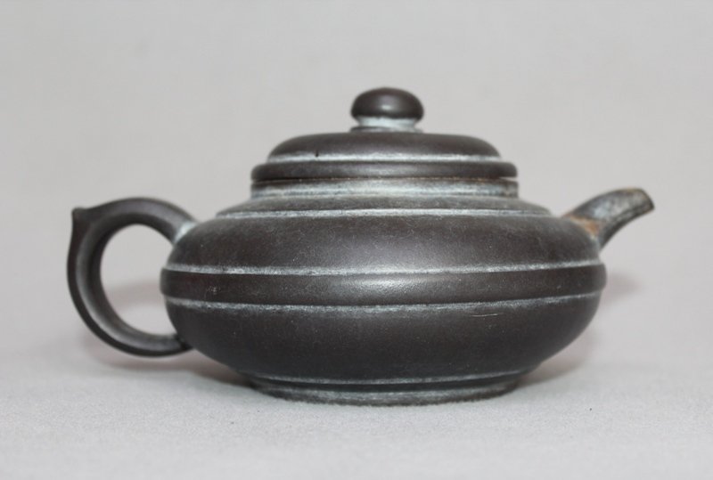 Chinese Yixing Zisha Large Teapot (149)