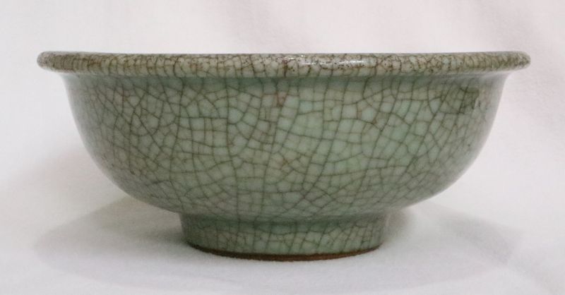 Chinese Qing Dynasty Crackled Glaze Celadon Bowl
