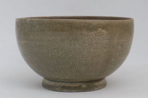 Chinese Five Dynasties Yue Bowl With Incised Flowers Motive