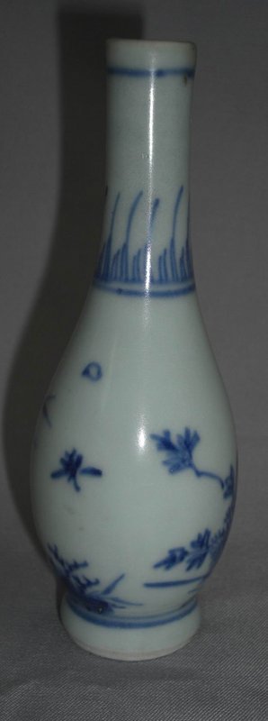 A Fine  blue and white Small Bottle Vase