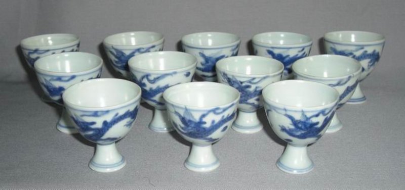 A Dozen Blue and White Dragon stem cup,Tianqi period