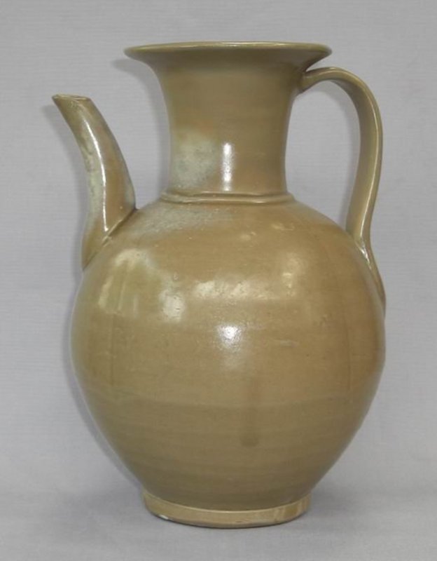 A Yue Yao Ewer