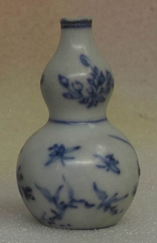 A Blue and White Porcelain Double Gourd Snuff Bottle