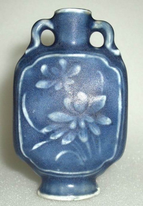 A Blue Glaze Snuff Bottle with Flower decoration,Qing