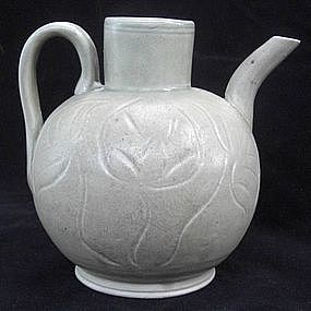 A Yue Ewer with Flower carved decoration,Song dynasty