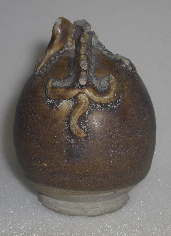 Tang dynasty small ewer with lizard