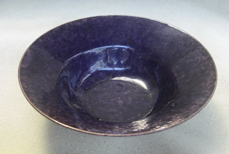 Purple glaze bowl.Qing period