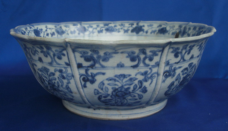 Ming Blue & White Large Bowl With Dragon Motive