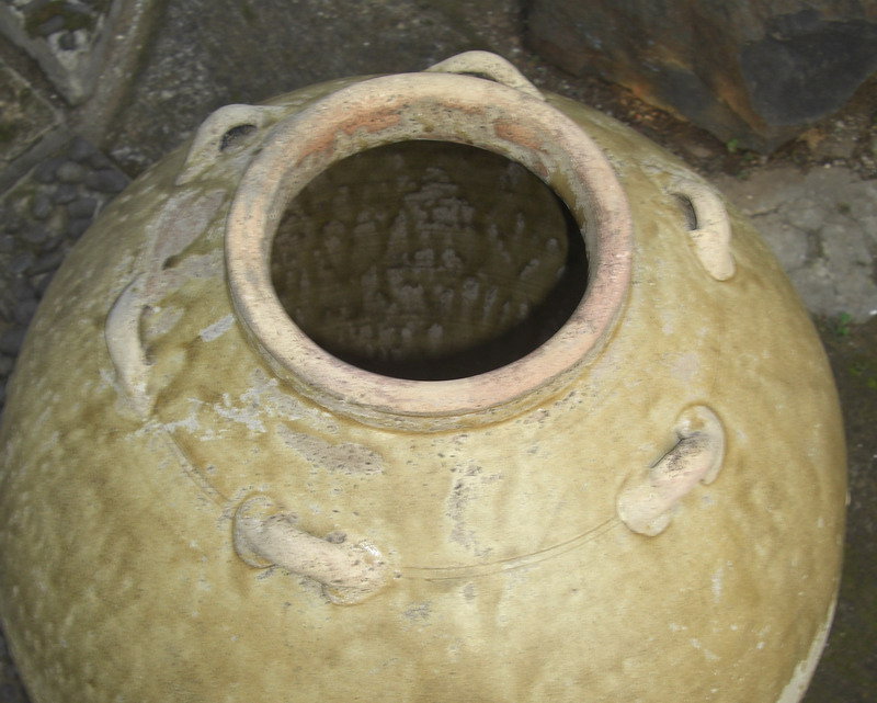 A Large Tang Dynasty Green Glaze Yue Jar