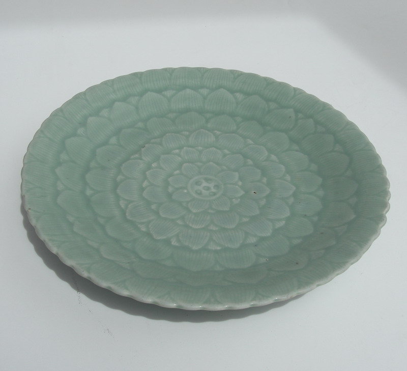 Fine Qianlong Celadon Glaze Lotus Dish