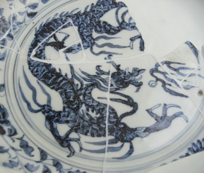 A Rare Example Yuan Blue &amp; White Dish with Dragon mtv
