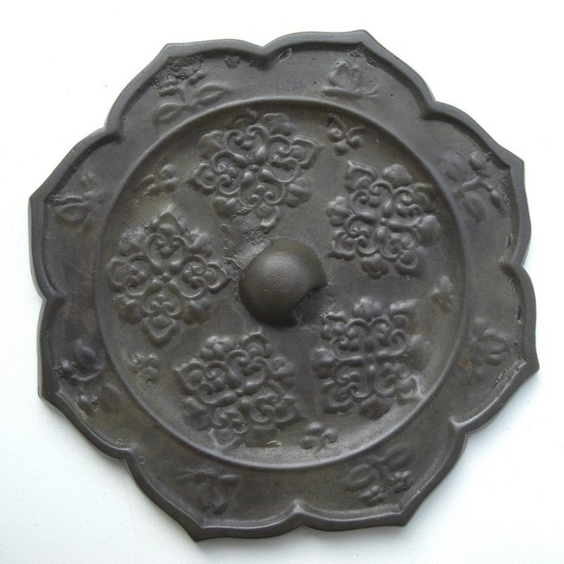 Tang Dynasty Lotus Shape Bronze Mirror