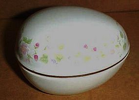 Porcelain egg trinket box