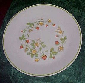 Corning Correlle Strawberry Delight Dinner plate