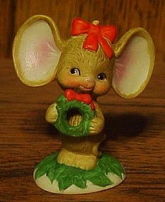 Lefton big earred Christmas mouse  with wreath figurine