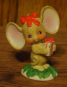 Lefton big earred Christmas mouse with present figurine