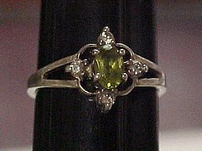 Sterling silver ring with peridot rhinestone size 10